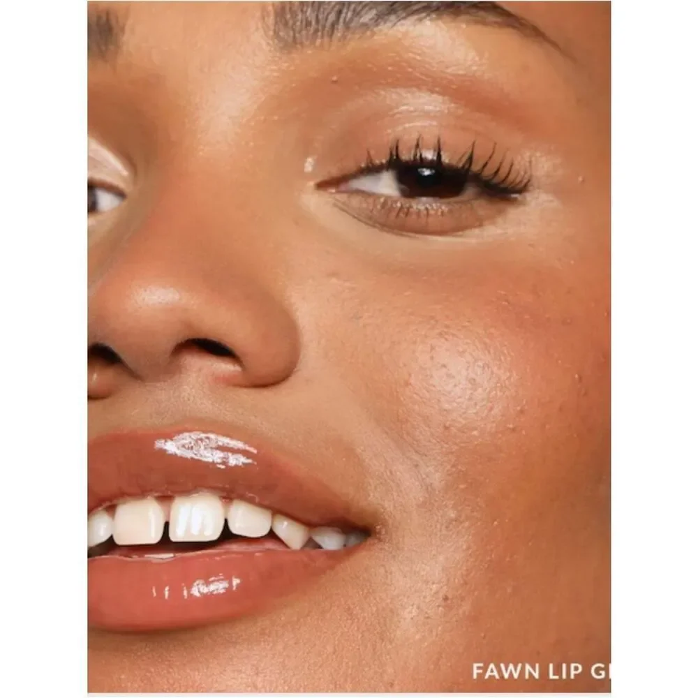 REFY Lip Gloss with Hyaluronic Acid in Fawn